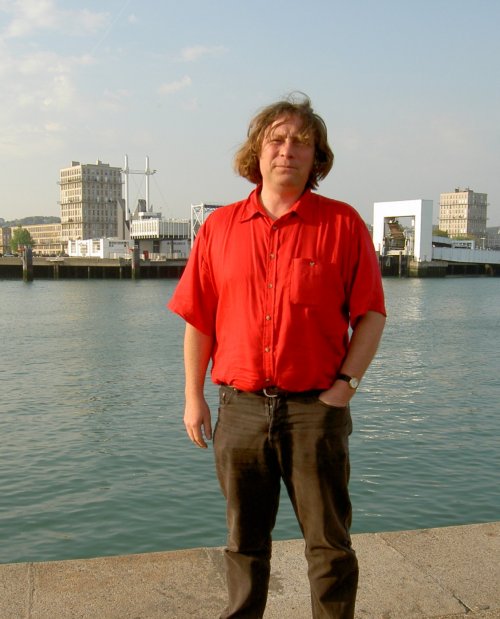 Hervé Chabannes devant la sortie du port du Havre